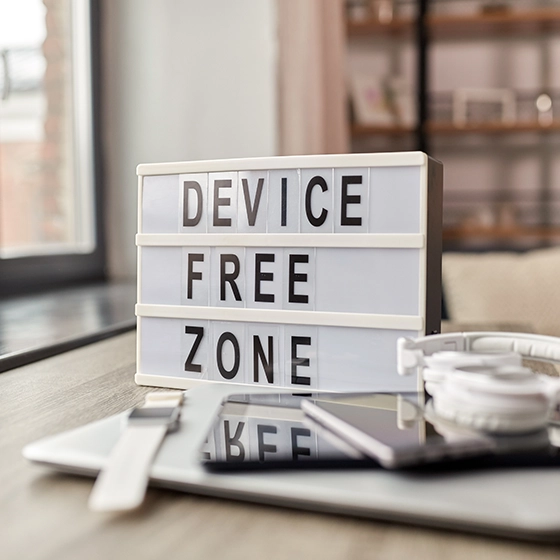 Device Free Zone steht auf einer Tafel