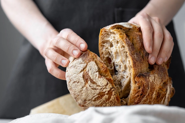 ein frischer Laib Brot