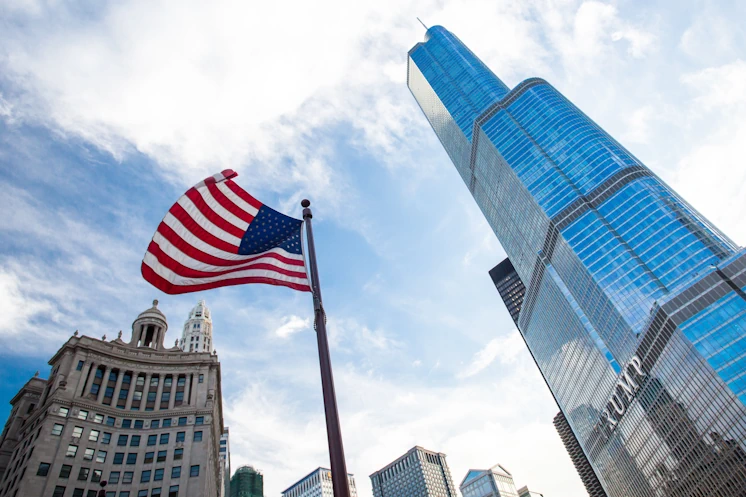 Trump Tower mit der amerikanischen Flagge